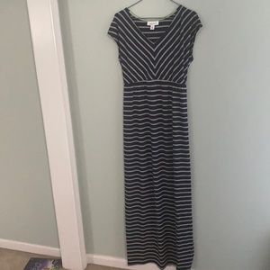 Motherhood Maternity gently used maternity maxi dress size small